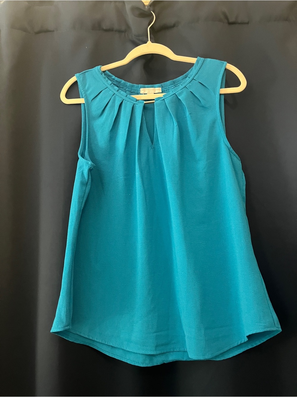 New York & Company blue keyhole sleeveless blouse